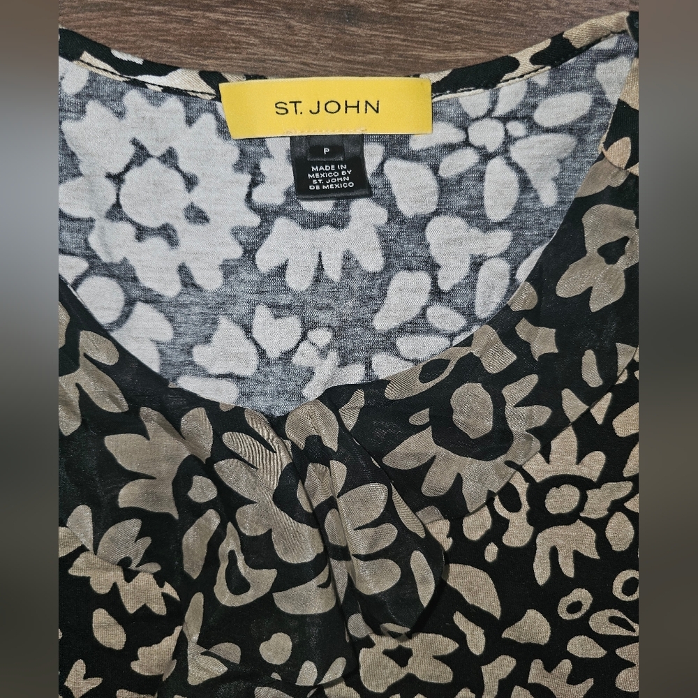 ST. JOHN SPANDEX RUFFLE TOP Sz PETITE - Picture 4 of 10